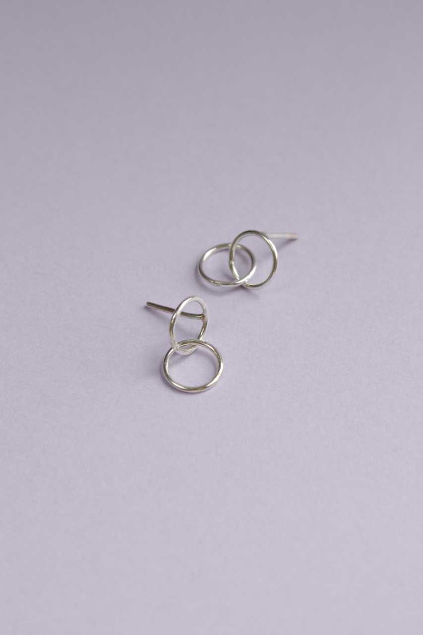 Earring Roundies Small | Connected silver